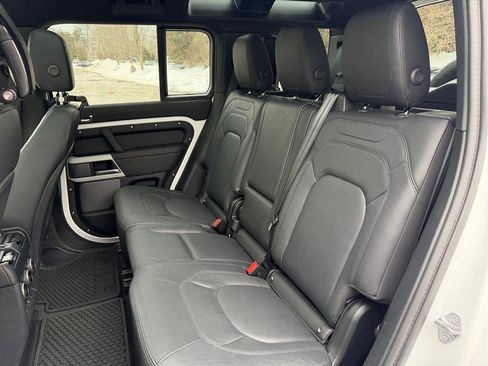 Used 2024 Land Rover Defender 110 S image 15