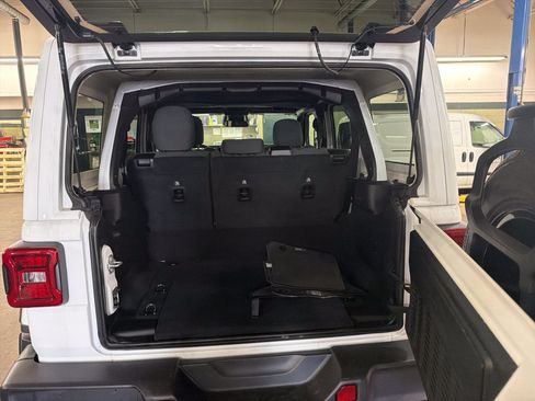 Certified 2025 Jeep Wrangler Unlimited Sahara AWD/4WD image 9