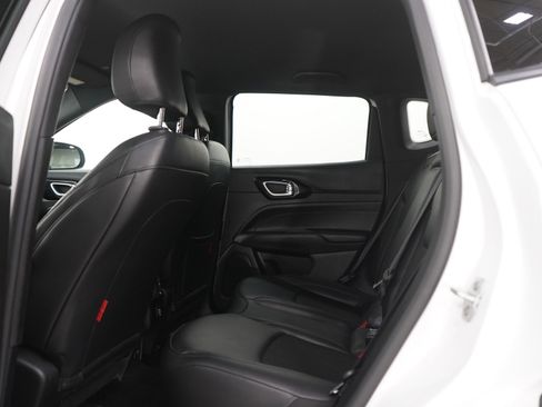 Used 2025 Jeep Compass Trailhawk AWD/4WD image 18