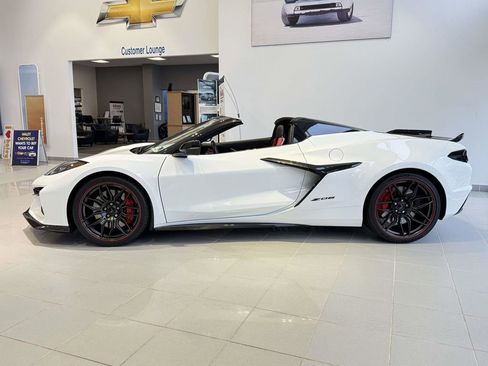 Used 2024 Chevrolet Corvette Z06 w/ Stealth Interior Trim Package image 25