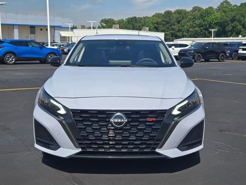Used 2024 Nissan Altima 2.5 SR w/ SR Premium Package FWD image 8