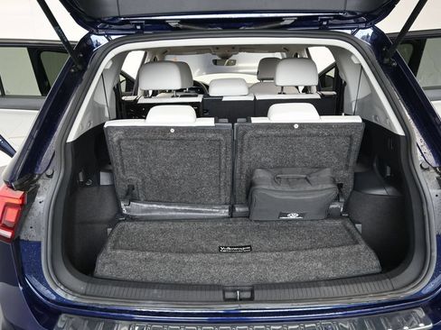 Used 2023 Volkswagen Tiguan SE w/ Panoramic Sunroof Package FWD image 10