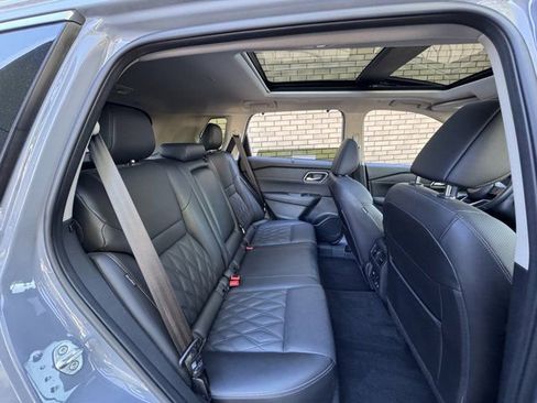 Used 2024 Nissan Rogue Platinum w/ Platinum Premium Package AWD/4WD image 26