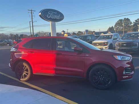 Used 2023 Ford Edge ST-Line w/ Class II Trailer Tow Package image 8