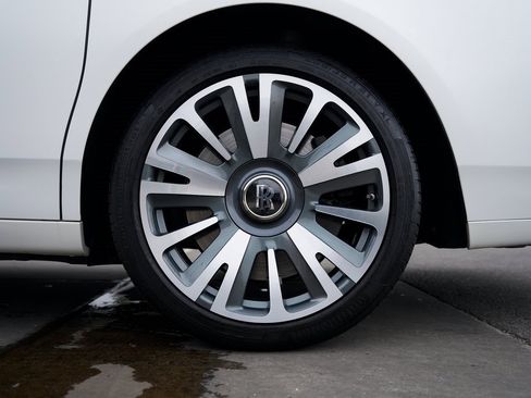 Used 2019 Rolls-Royce Ghost image 24