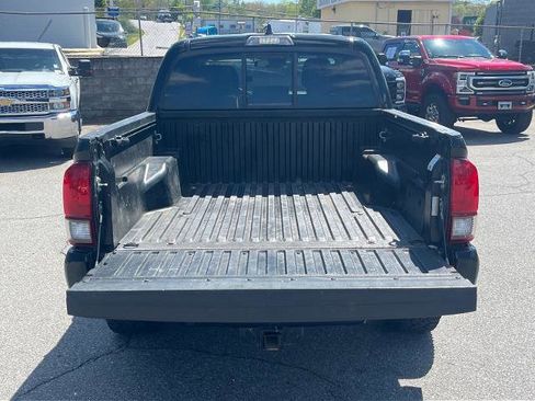 Used 2023 Toyota Tacoma SR AWD/4WD image 4