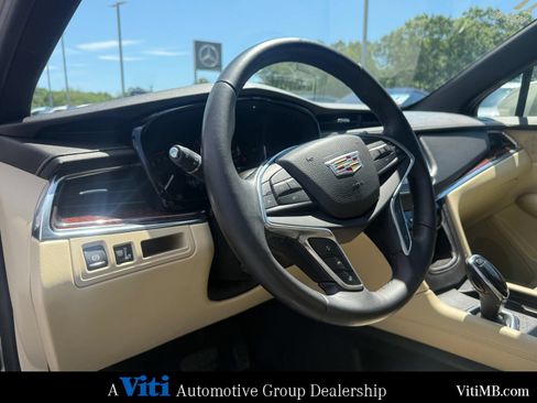 Used 2017 Cadillac XT5 Luxury w/ Driver Awareness Package AWD/4WD image 17