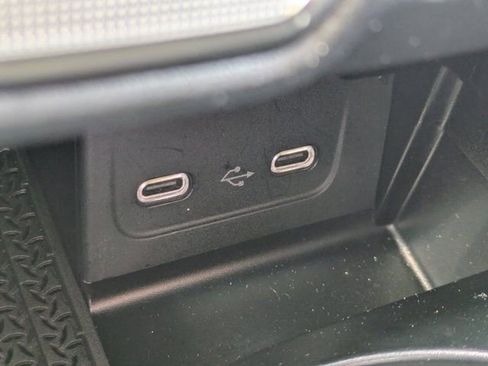 Used 2025 Mercedes-Benz C 300 4MATIC Sedan image 18