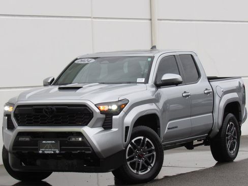 Used 2024 Toyota Tacoma TRD Sport image 1