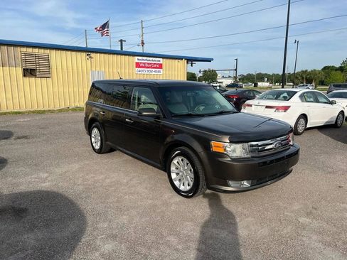 Used 2011 Ford Flex SEL w/ Rapid Spec Order Code FWD image 2
