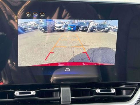 Used 2025 Chevrolet Equinox LT w/ Convenience Package II image 31