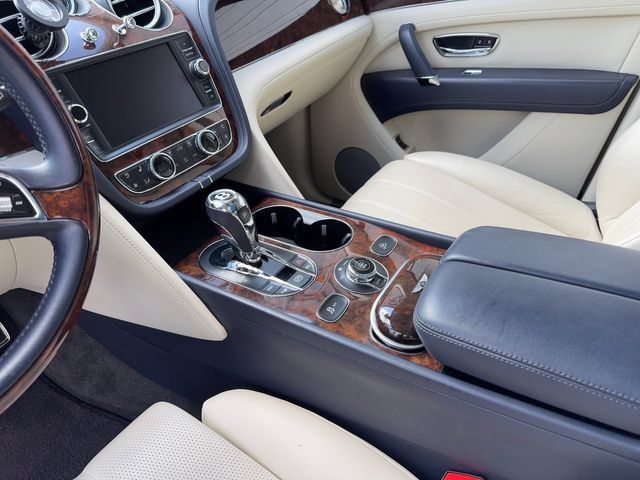 Used 2019 Bentley Bentayga AWD/4WD image 13