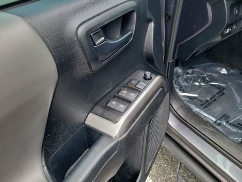 Used 2021 Toyota Tacoma SR5 RWD image 14