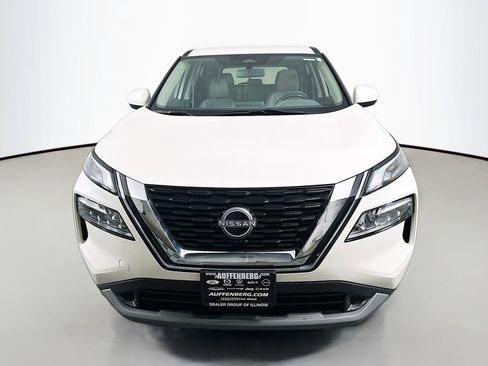 Used 2023 Nissan Rogue SV image 2