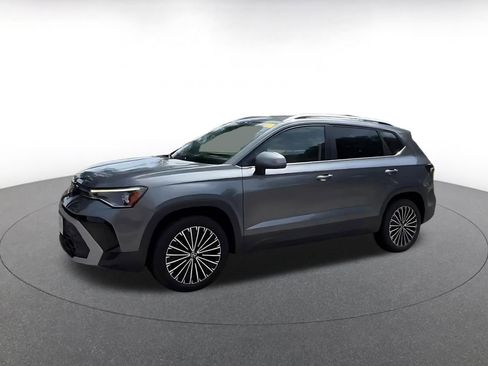 Used 2025 Volkswagen Taos SE FWD image 8