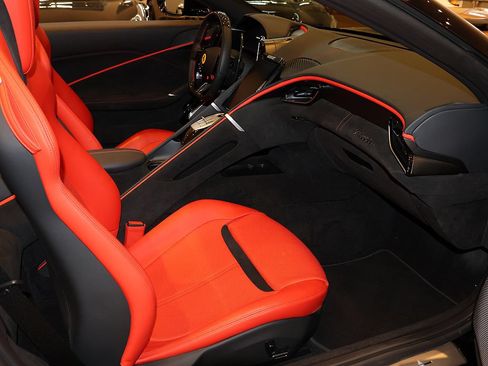Certified 2025 Ferrari Roma Spider RWD image 95