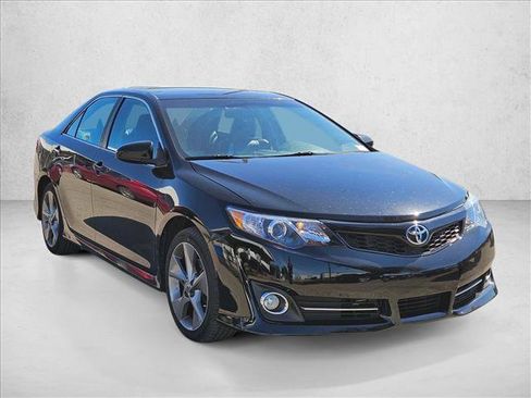 Used 2012 Toyota Camry SE image 3
