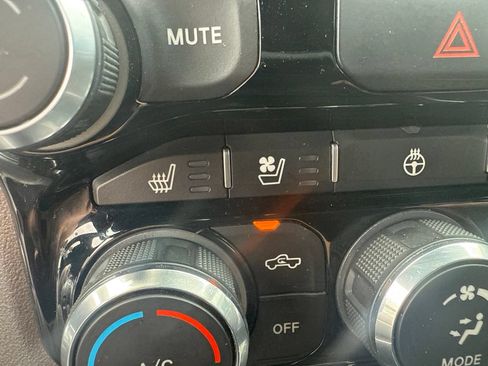 Used 2020 RAM 1500 Laramie w/ Sport Appearance Package AWD/4WD image 15