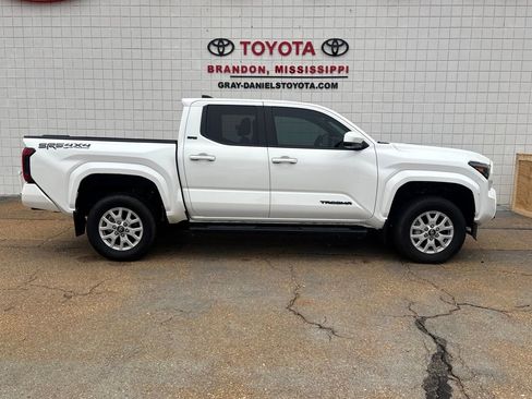 Used 2024 Toyota Tacoma SR5 image 1