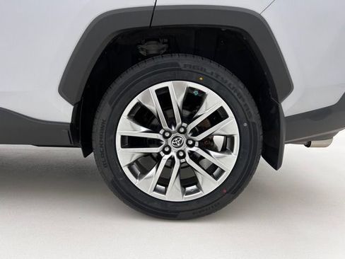 Used 2019 Toyota RAV4 XLE Premium w/ Cold Weather Package AWD/4WD image 31