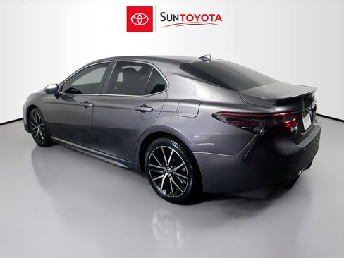 Used 2022 Toyota Camry SE image 6