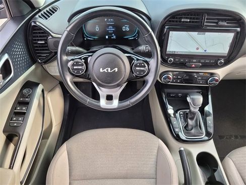 Used 2023 Kia Soul EX image 13