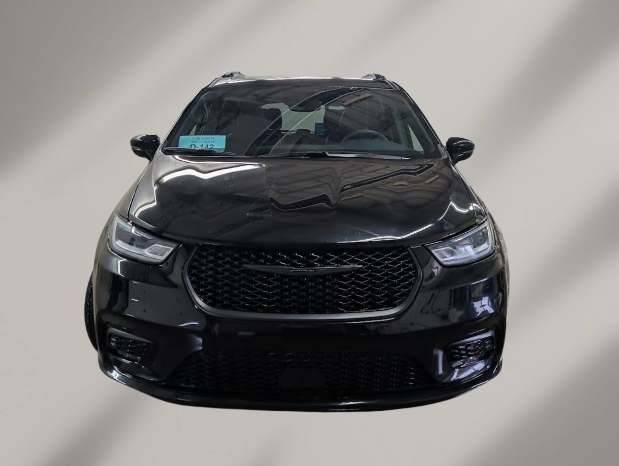 Used 2025 Chrysler Pacifica Limited FWD image 2