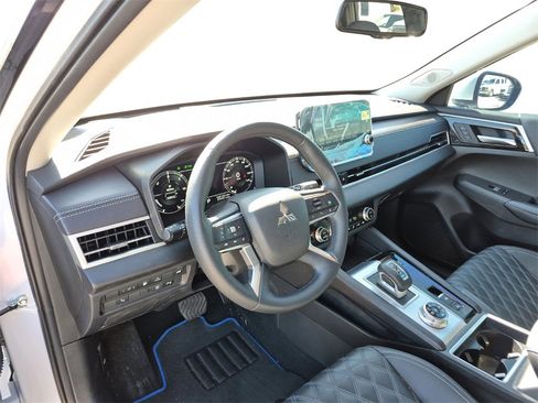 Used 2024 Mitsubishi Outlander 4WD Plug-In Hybrid image 15