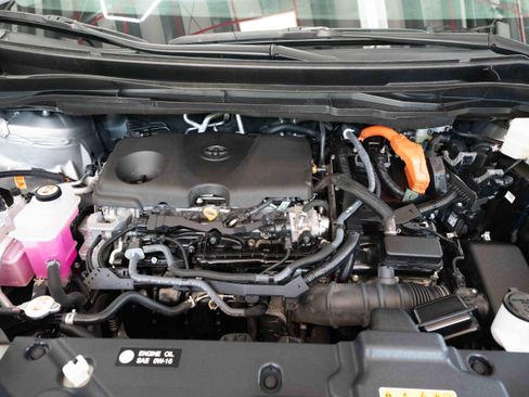 Used 2025 Toyota Sienna LE w/ LE Plus Package AWD/4WD image 31