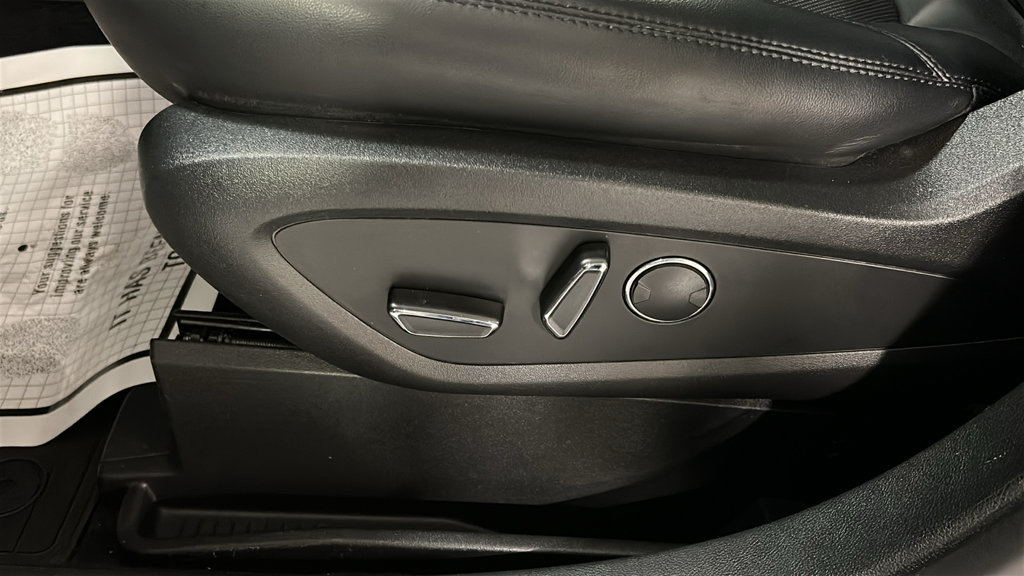 Used 2023 Lincoln Nautilus Reserve AWD/4WD image 11