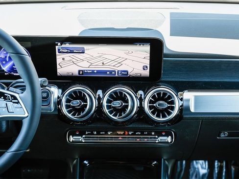 New 2025 Mercedes-Benz EQB 300 4MATIC image 11