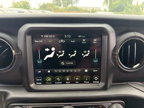 Used 2022 Jeep Gladiator Overland AWD/4WD image 16