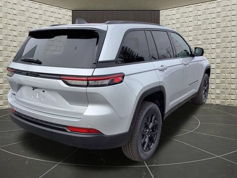 New 2025 Jeep Grand Cherokee 4WD image 8