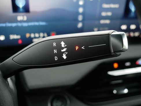 Used 2025 Buick Enclave Preferred image 24