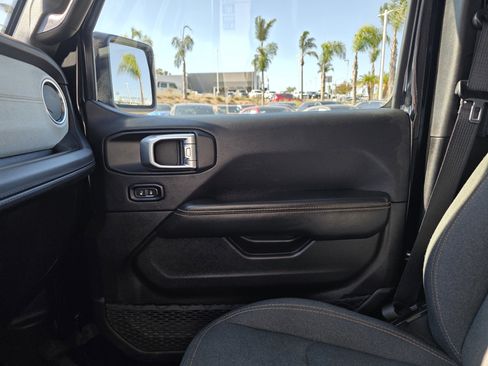 Used 2024 Jeep Wrangler Sahara image 14