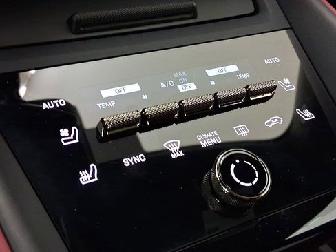 Certified 2025 Porsche Macan Turbo Electric AWD/4WD image 27