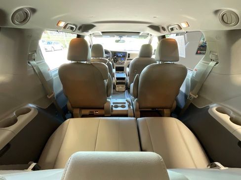 Used 2015 Toyota Sienna XLE FWD image 23