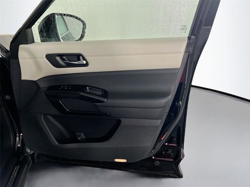 Used 2022 Nissan Pathfinder SV w/ SV Premium Package image 28