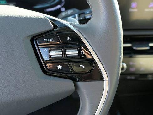 Certified 2025 Kia Niro EX image 15