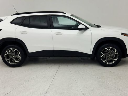Used 2025 Chevrolet Trax LT w/ Driver Confidence Package FWD image 9