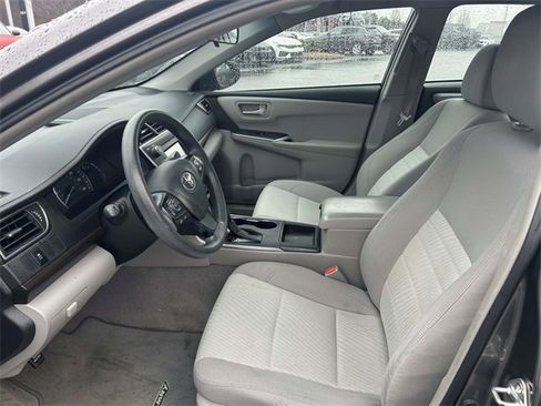 Used 2015 Toyota Camry LE image 3