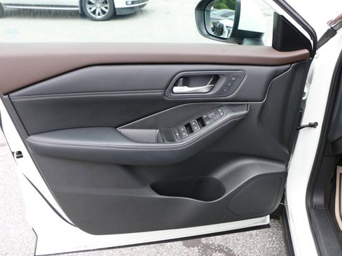 Used 2023 Nissan Rogue SL FWD image 17