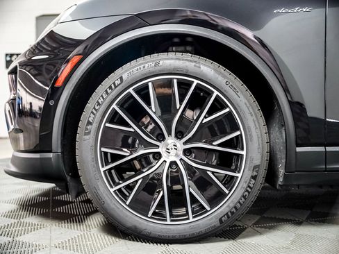 Certified 2025 Porsche Macan 4 Electric AWD/4WD image 13
