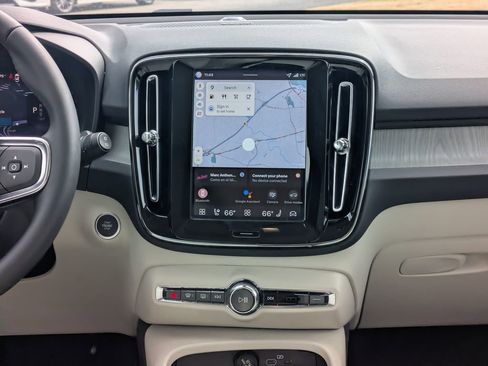 New 2026 Volvo XC40 B4 Plus w/ Climate Package image 19