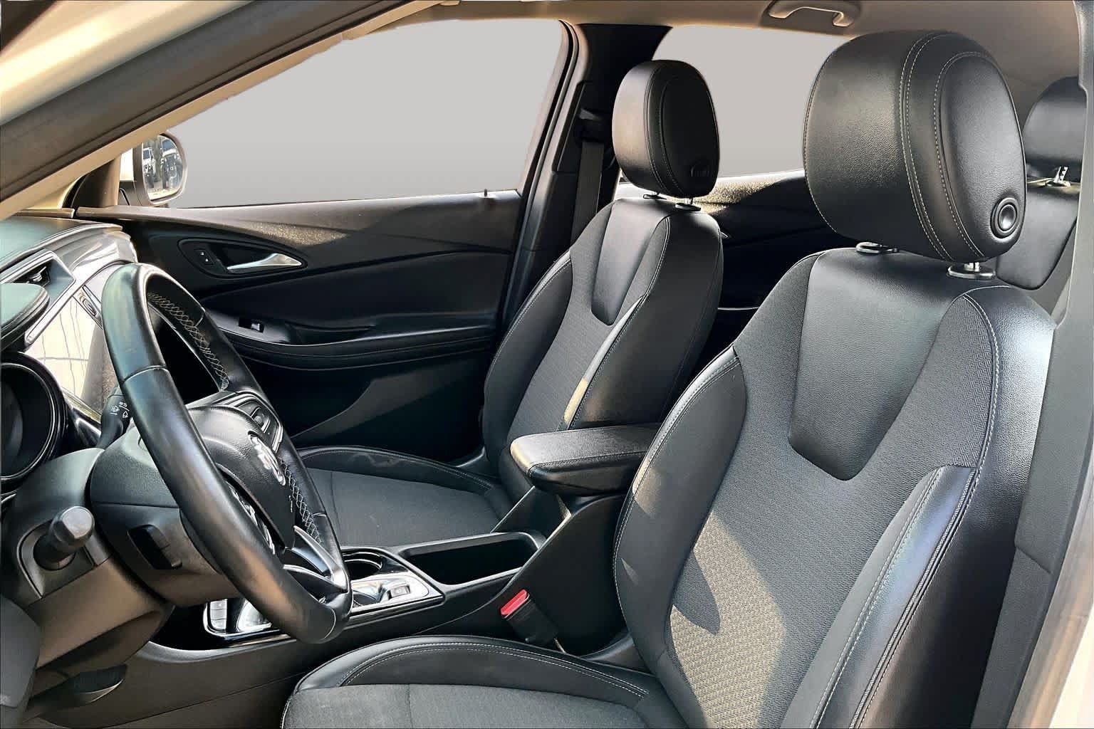 Used 2021 Buick Encore GX Select w/ Sport Touring Package FWD image 8