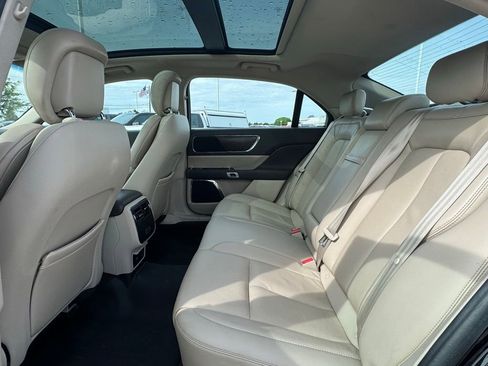 Used 2017 Lincoln Continental Select w/ Climate Package FWD image 14