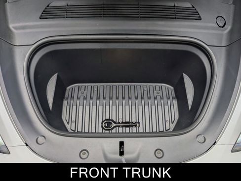 Used 2022 Tesla Model Y Long Range image 10