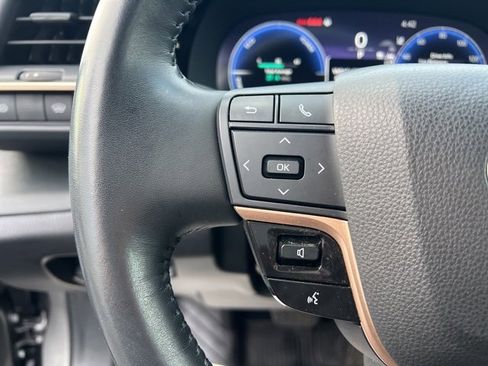 Used 2023 Toyota Crown XLE image 19