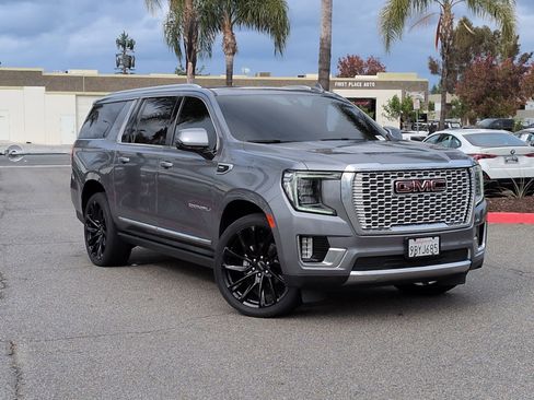 Used 2022 GMC Yukon XL Denali image 2
