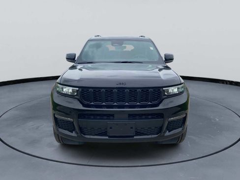 Used 2025 Jeep Grand Cherokee L Limited w/ Black Appearance Package image 3